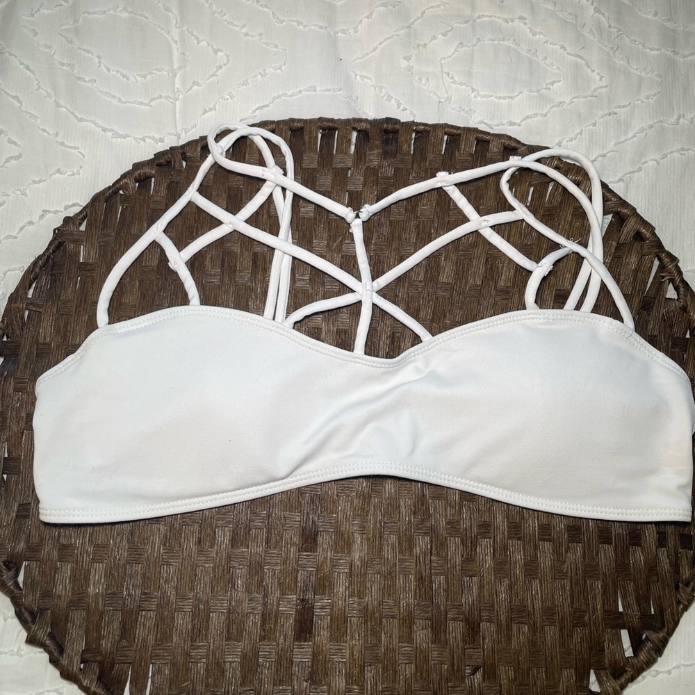 Elegant White Strappy Sports Bra